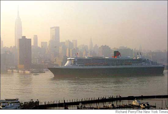 queen mary 2 arrives in new york